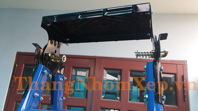 Thang sắt khóa an toàn